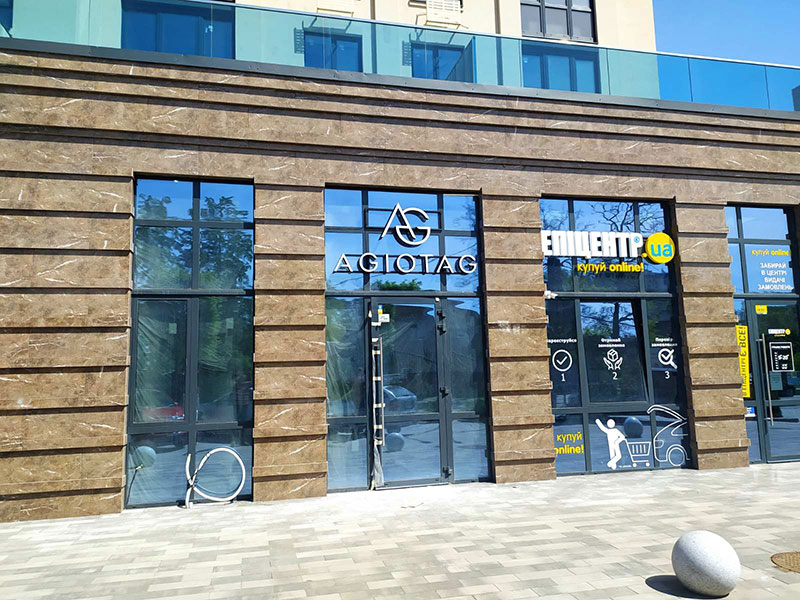 Світлові букви на магазин