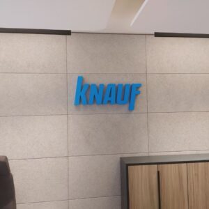 Логотип на ресепшн компанії